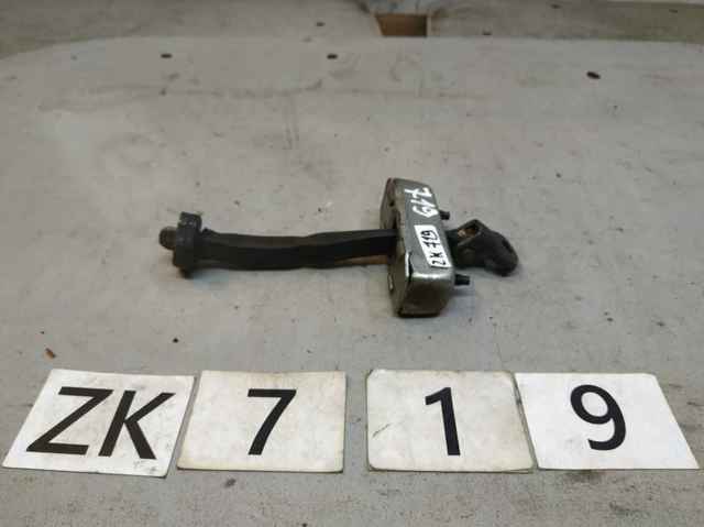 Обмежувач відкриття дверей, задній правий 6863005050 TOYOTA