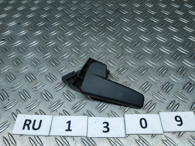 Кронштейн ручки відкривання капота 6R1823633 VAG