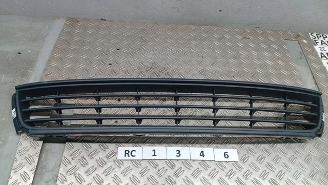Решітка переднього бампера 6RU853677 VAG