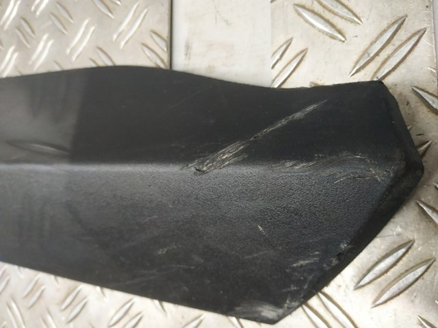 Молдинг передньої правої двері 75073K2010 TOYOTA
