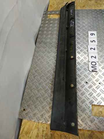 Молдинг передньої лівої двері 7507442010 TOYOTA