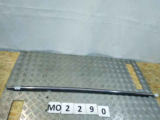 Молдинг опускного скла нижній, двері задньої, лівої 7572260080 TOYOTA