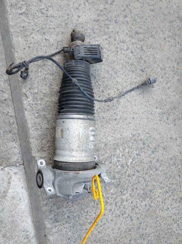 Стійка задня права 7L8616002 VAG