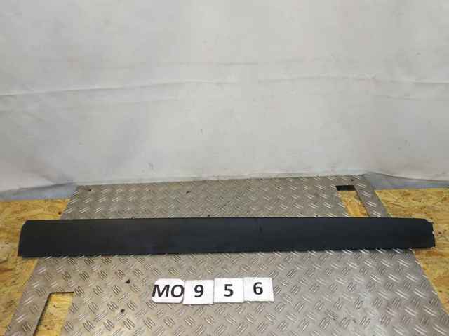 Молдинг передньої правої двері 808769NB0A NISSAN