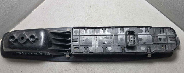 Кнопки переднього лівого склопід'ємника 809610016R RENAULT