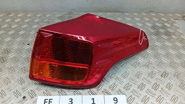 Задній правий зовнішній ліхтар 8155142171 TOYOTA