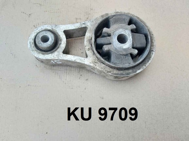 Подушка (опора) двигуна, нижня 8200049243 RENAULT