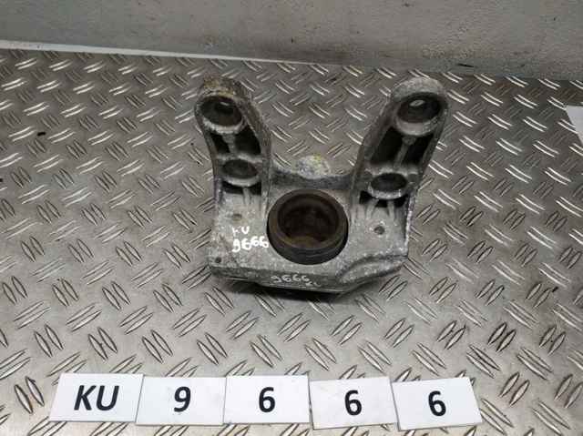 Подушка (опора) двигуна, ліва 8200065989 RENAULT