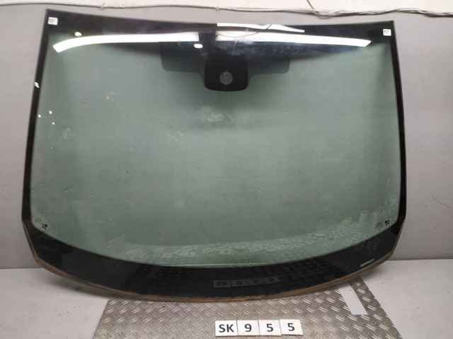 Переднє скло 8200200549 RENAULT