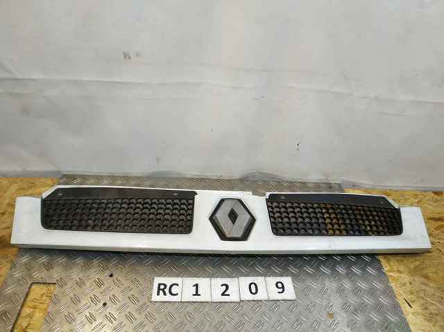 Захисна решітка радіатора 8200233765 RENAULT