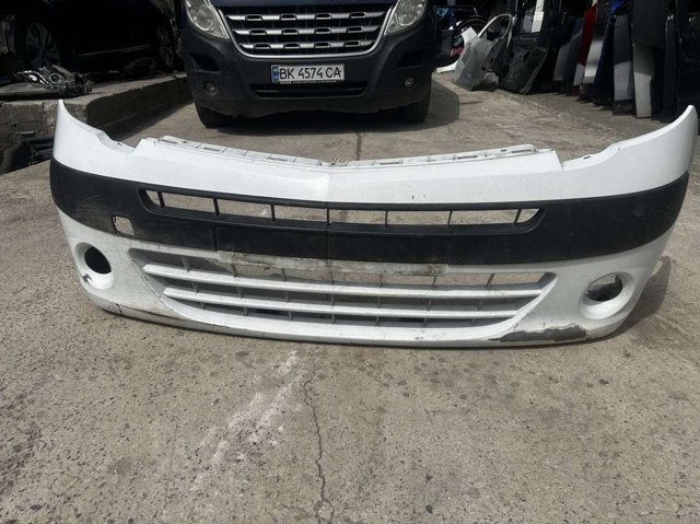 Кожух бампера переднього 8200436678 RENAULT