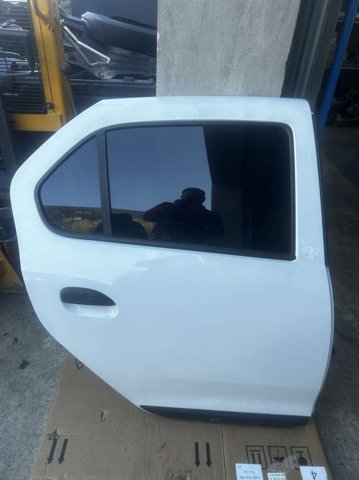 Двері пасажирські задні праві 821005024R RENAULT
