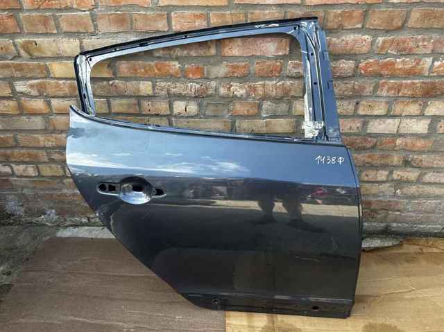 Двері пасажирські задні праві 821006386R RENAULT