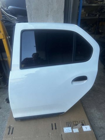 Двері задні, ліві 821018211R RENAULT