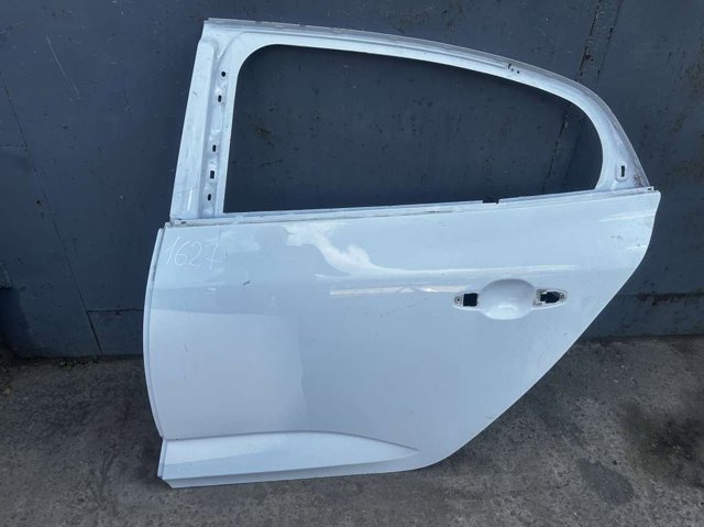 Двері задні 821018343R RENAULT