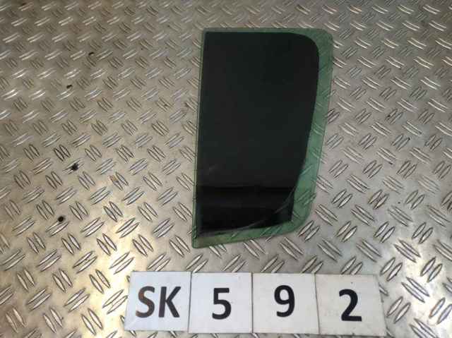 Скло кутове дверей задніх 822621848R RENAULT
