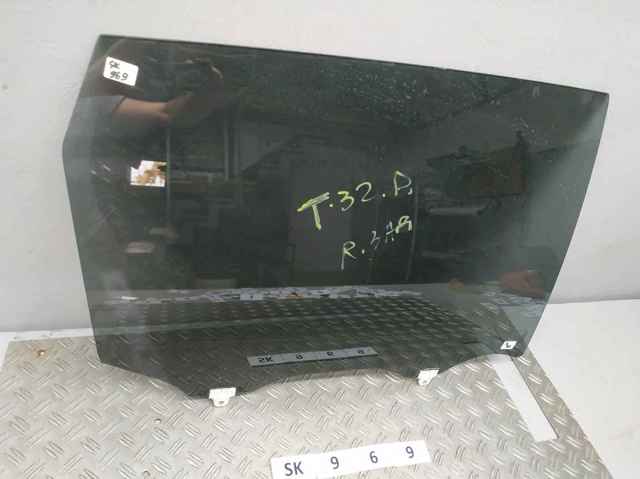 Скло заднє праве 823004CA0B NISSAN