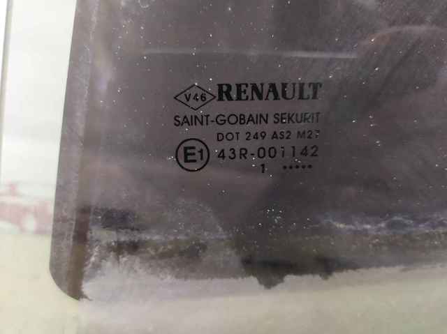 Скло задніх дверей, лівих 823010007R RENAULT