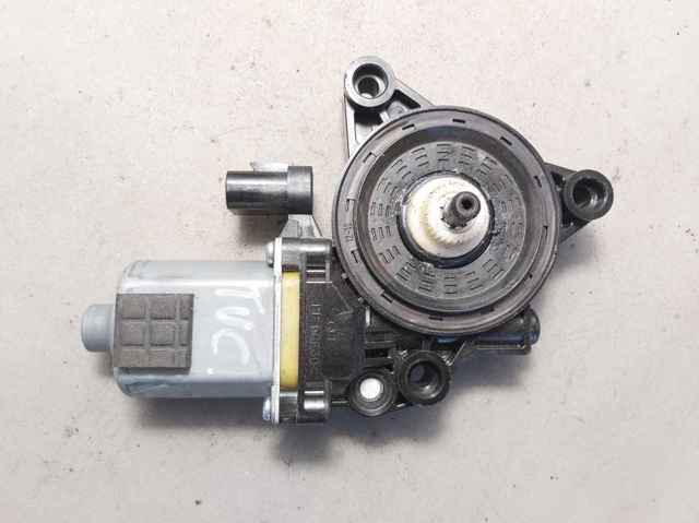 Мотор склопідйомника водійських дверей 82450D3000 HYUNDAI