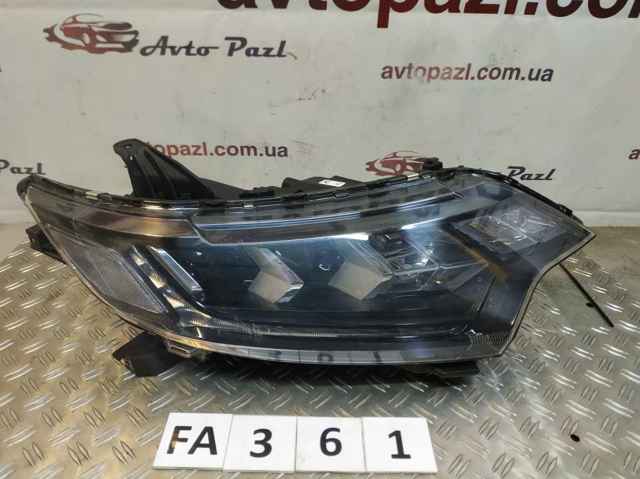 Фара передня права 8301D332 MITSUBISHI