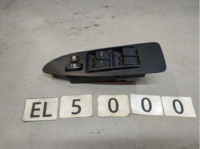 Кнопковий блок керування склопідіймачами передній лівий 84040AC030 TOYOTA