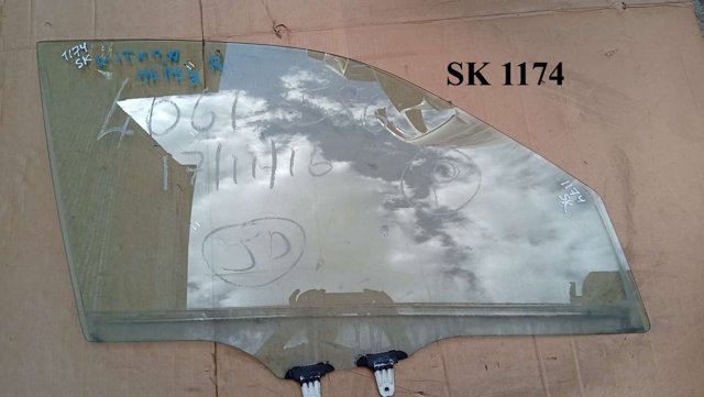 Скло передніх дверей, правою 8450165J00 SUZUKI