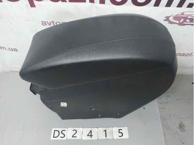 кришка подлоктніка 846603S100RY HYUNDAI