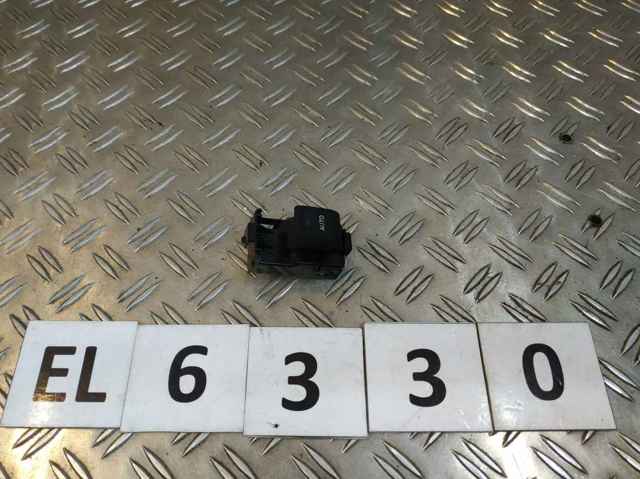 Кнопка вмикання двигуна склопідіймача передня права 8481030220 TOYOTA