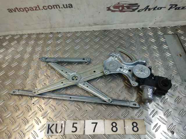 Мотор склопідйомника дверей задніх, правих 8571048131 TOYOTA