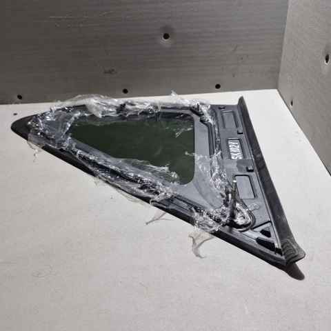 Стукло багажника, праве 878202W000 HYUNDAI