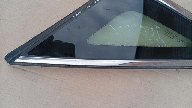 Скло кузова/багажного відсіку, праве 87820C2000 HYUNDAI
