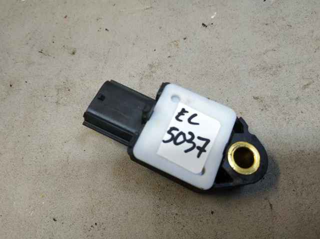 Датчик Ейрбег передній 8983105040 TOYOTA