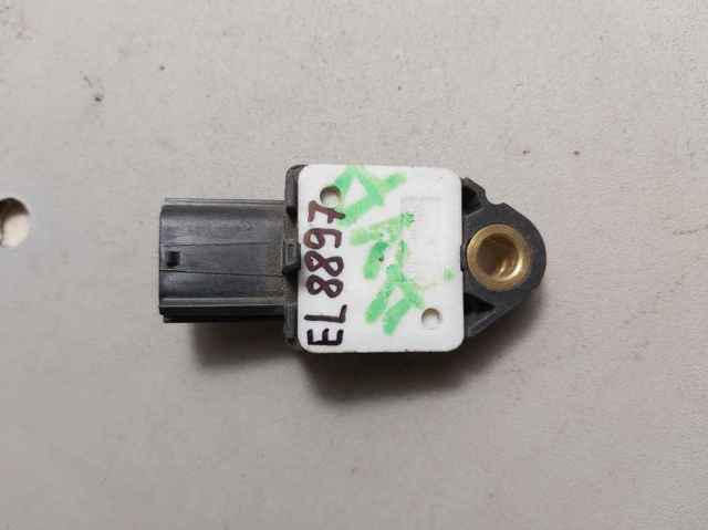 Датчик Ейрбег передній 8983107010 TOYOTA