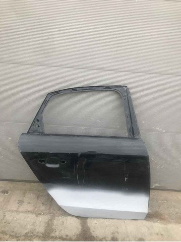 Двері задні в зборі 8K9833052D VAG