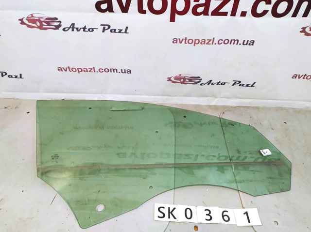 Скло передніх дверей, правих 8T8845202B VAG
