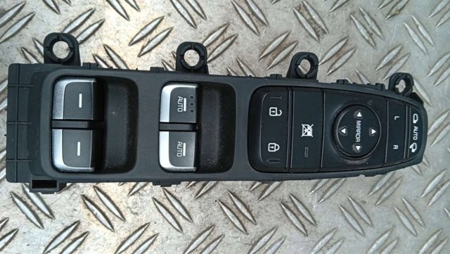 Кнопки переднього лівого склопід'ємника 93570G5200 HYUNDAI
