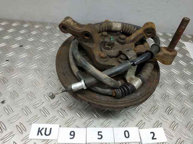 Кулак поворотний правий 96474031 GM