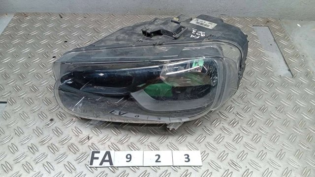 Основна фара в зборі ліва 9816825180 PEUGEOT