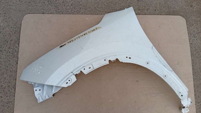 Бічна частина передня ліва 9825774180 PEUGEOT