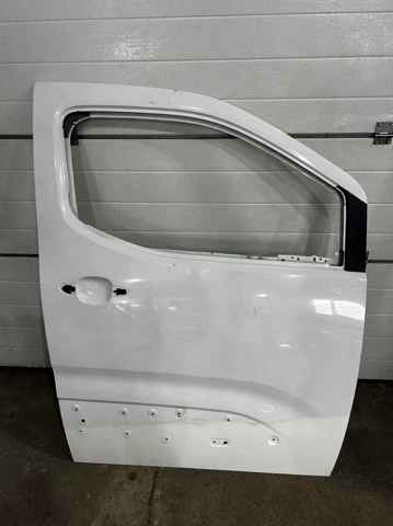 Пасажирські передні двері 9856199580 PEUGEOT