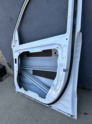 Дверка передня права A1667200205 MERCEDES
