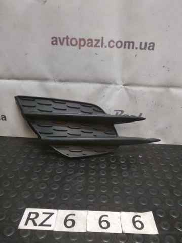 Заглушка, решітка протитуманних фар бампера переднього, ліва A1778858300 MERCEDES