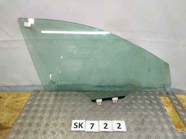 Скло передніх дверей, правих BHN158510A MAZDA