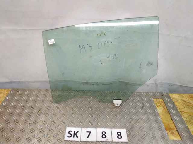 Скло заднє ліве BHN973510 MAZDA