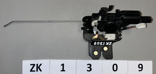 Замок 3/5-х дверей, задній BN8V56820 MAZDA