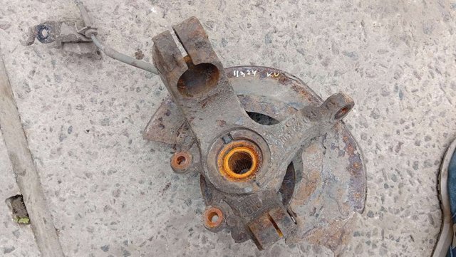 Кулак поворотний передній правий BR5S33021 MAZDA