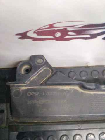 Кронштейн бампера заднього, центральний CK5217B861AC LAND ROVER