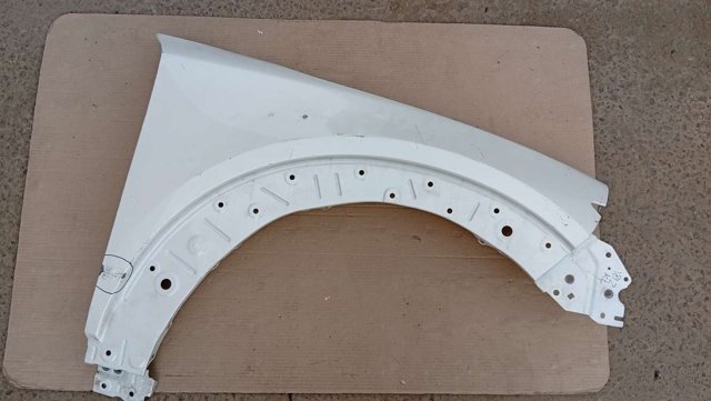 Переднє праве крило DFR552110 MAZDA