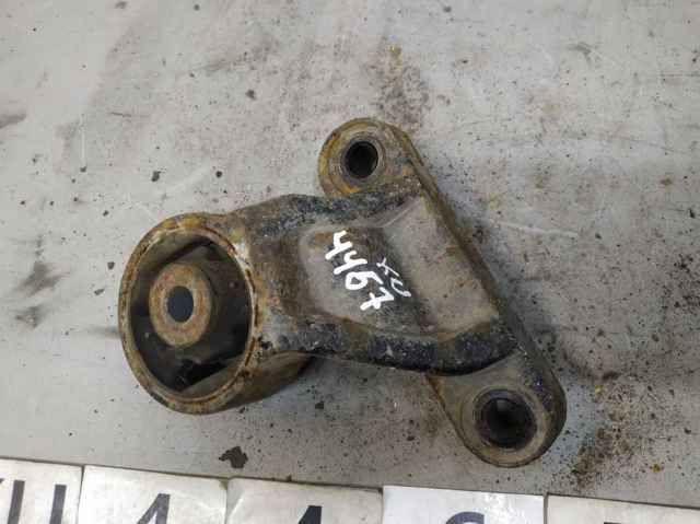Траверса заднього редуктора, ліва EG252868YA MAZDA