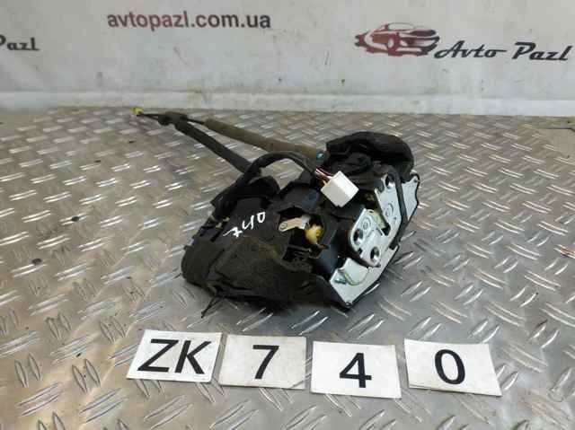 Замок задньої дверї, правої EH1472310E MAZDA
